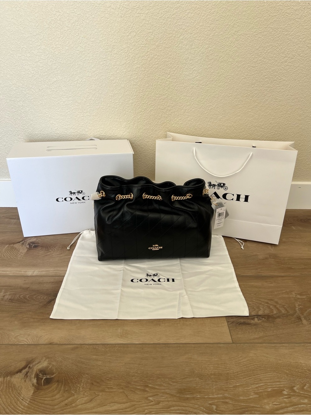 COACH NWT Evelyn Shoulder Bag
With Quilting (Full Inclusion) - Picture 2 of 12